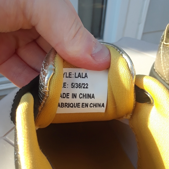 Shoes - Picture 2 of 7